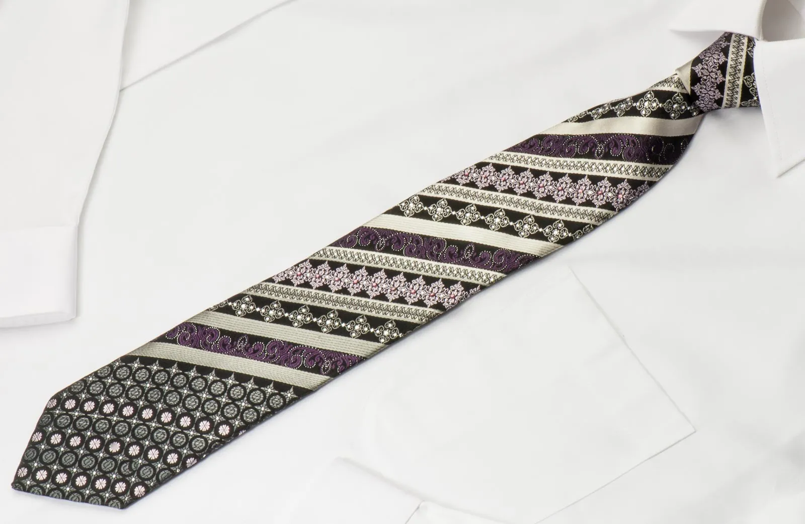 Indian Homme Rhinestone Tie Silver Striped On Black Silk With Fleur De Lis Motif & Sparkles