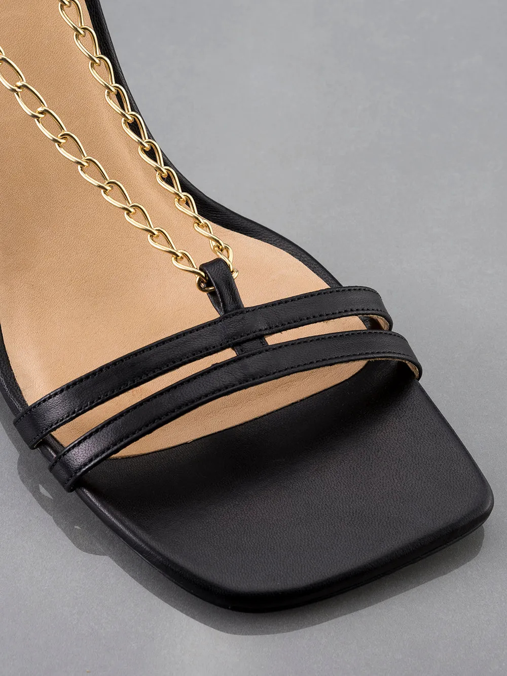 Le Tati Chain Sandal -- Noir