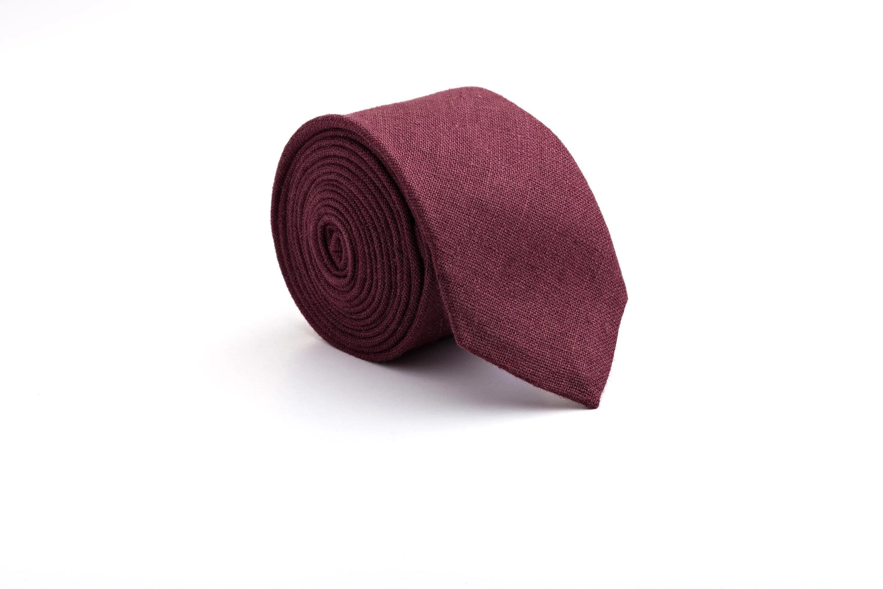 Plum Necktie for Weddings: Perfect Groomsmen Accessory and Men's Skinny Tie