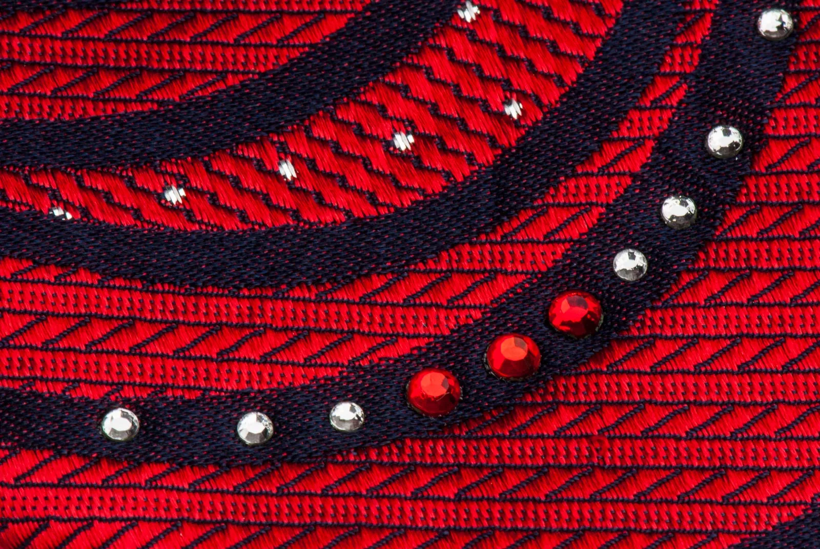 Roberta di Camerino Men's Rhinestone Silk Neck Tie Black Waves On Deep Red